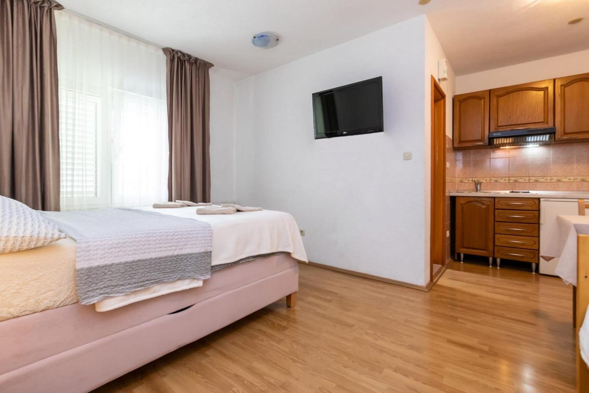 Apartments Dino Kaštela Esterno foto