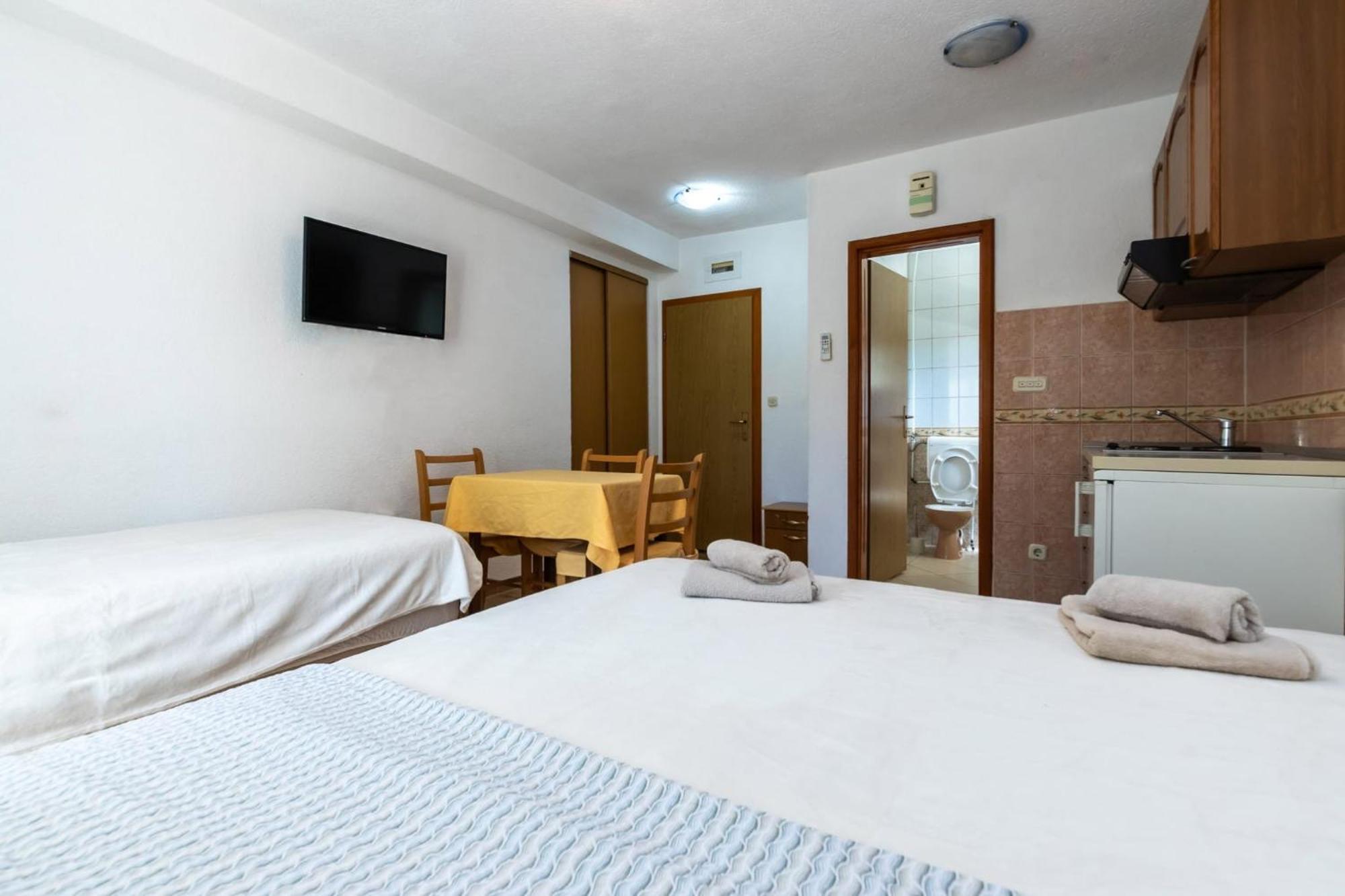 Apartments Dino Kaštela Esterno foto